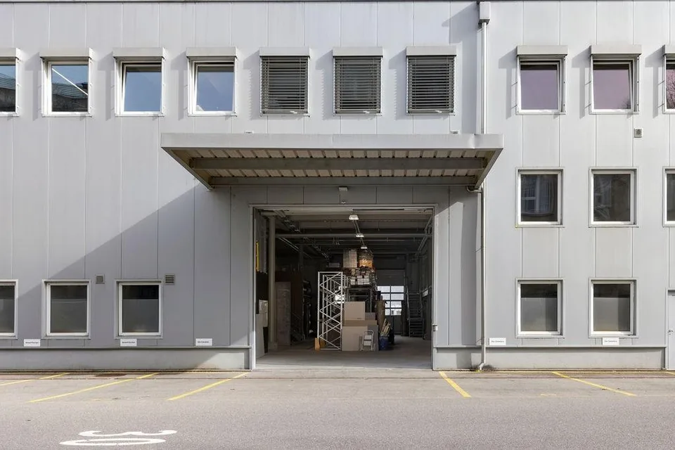 Gewerbezentrum mit Lager, Büro und Showroom an attraktiver Lage in ...