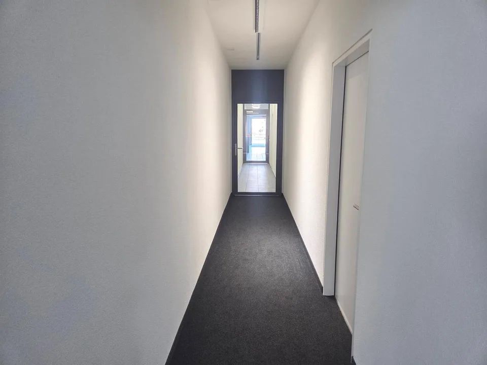 Moderne Büroräume im Gewerbegebäude Freienbach