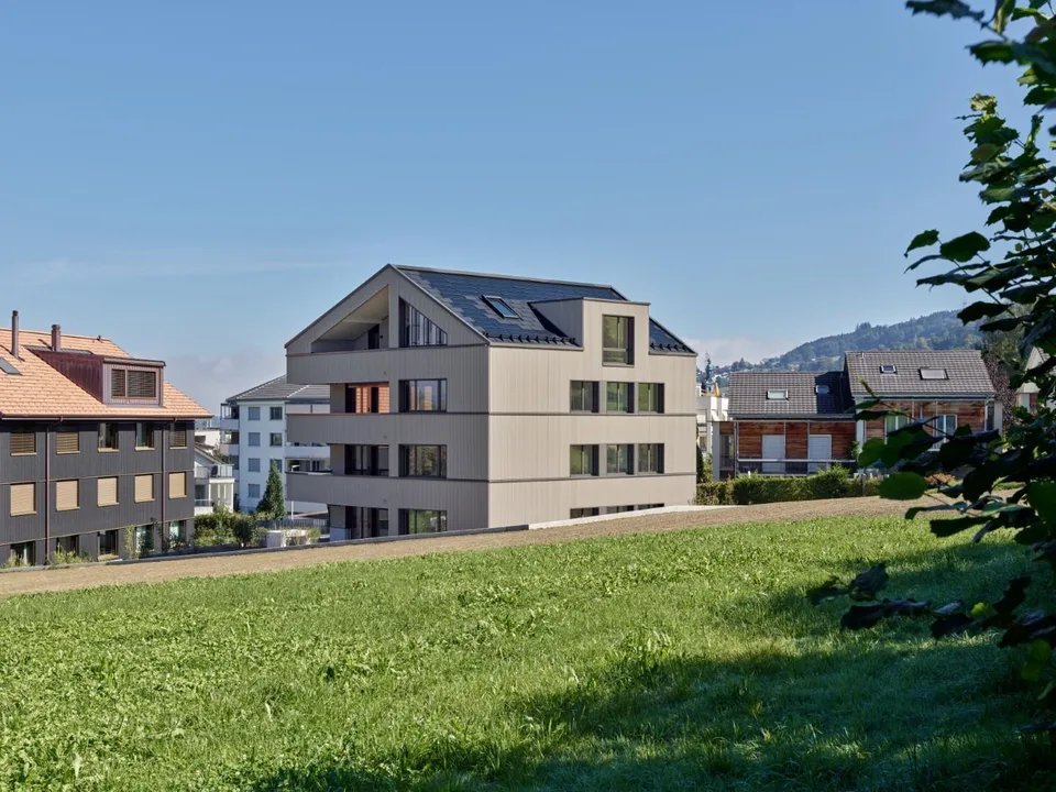 3.5-Zimmer-Dachwohnung mit grosszügigem Balkon und Pilatusblick