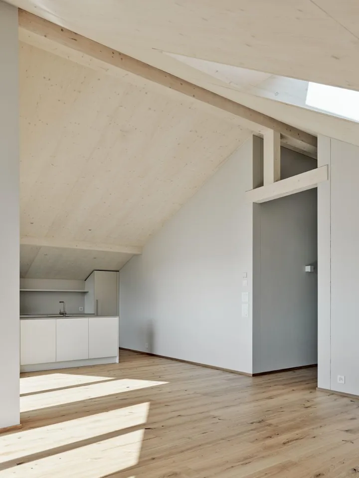 3.5-Zimmer-Dachwohnung mit grosszügigem Balkon und Pilatusblick