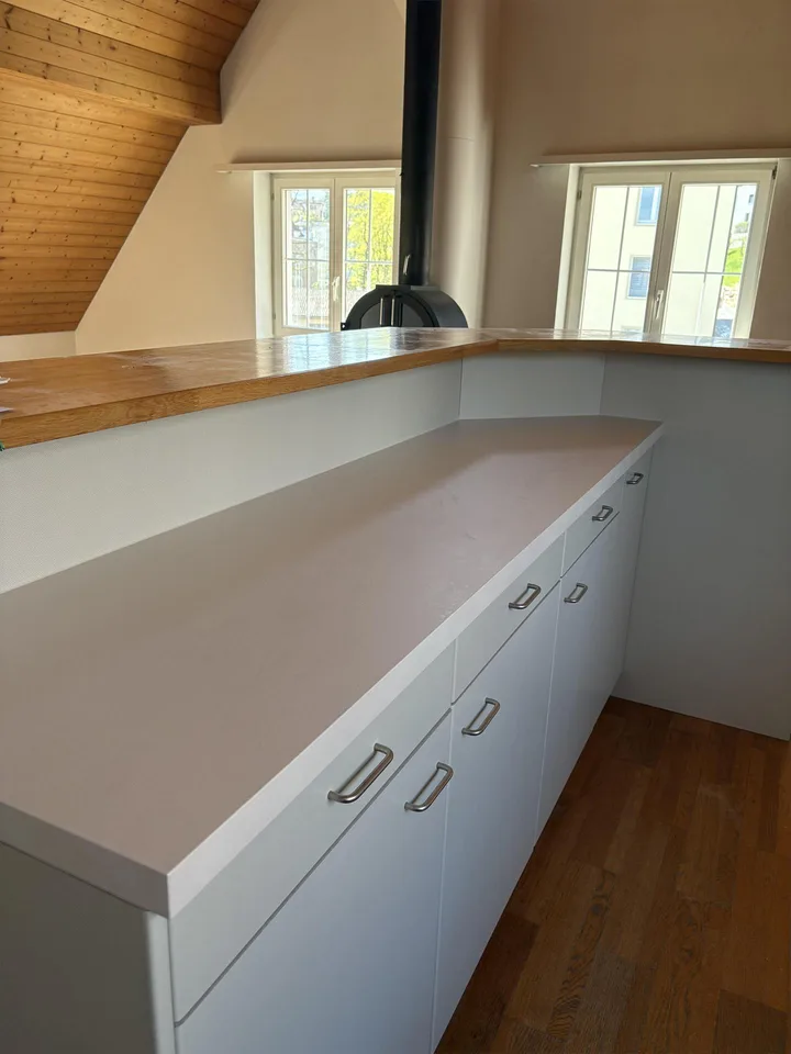 Helle, charmante, renovierte 5 1/2 Zimmer Dachwohnung