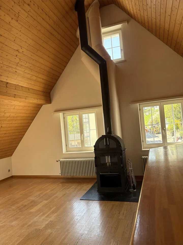 Helle, charmante, renovierte 5 1/2 Zimmer Dachwohnung