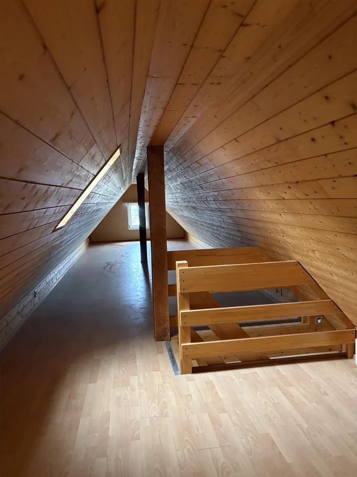 Helle, charmante, renovierte 5 1/2 Zimmer Dachwohnung