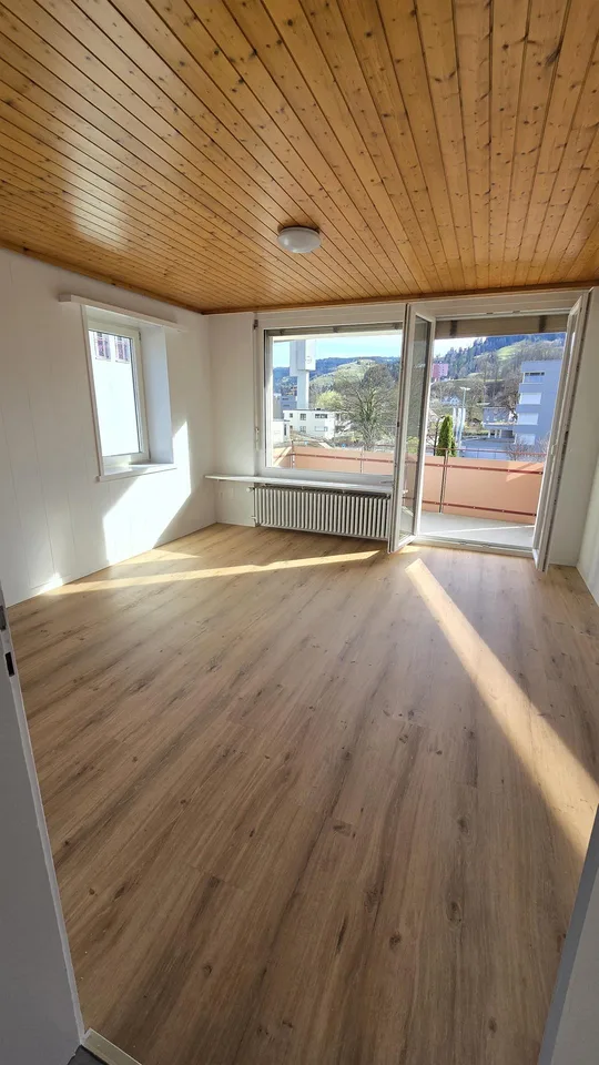 2 1/2 Zimmer 2. Stock in Mehrfamilienhaus total renoviert 2023