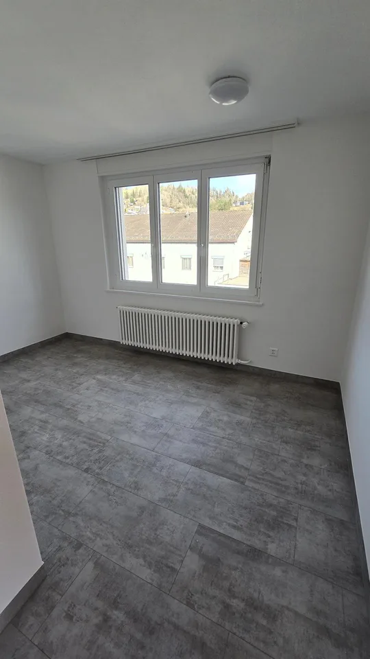 2 1/2 Zimmer 2. Stock in Mehrfamilienhaus total renoviert 2023