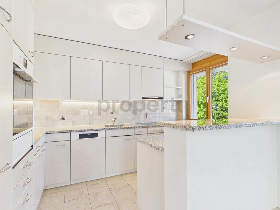 Appartamento elegante di 4,5 stanze recentemente ristrutturato con parcheggio privato, Bubendorf