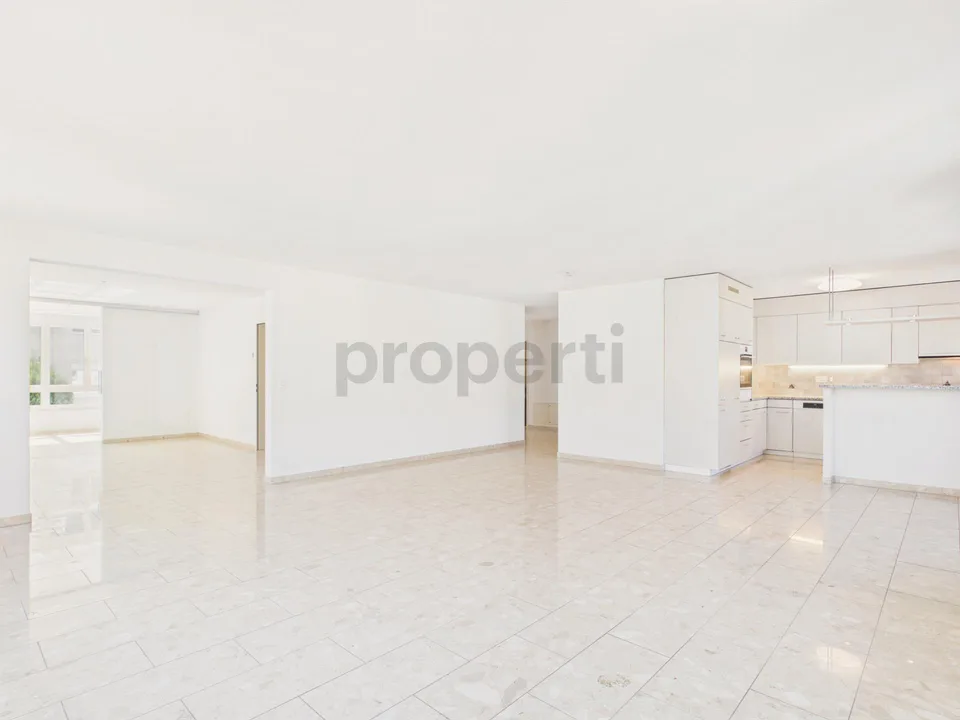 Appartamento elegante di 4,5 stanze recentemente ristrutturato con parcheggio privato, Bubendorf