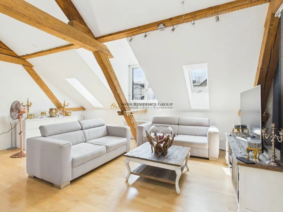 Exklusives Wohnen mit Galerie, Cheminée und Zürichsee in Gehdistanz