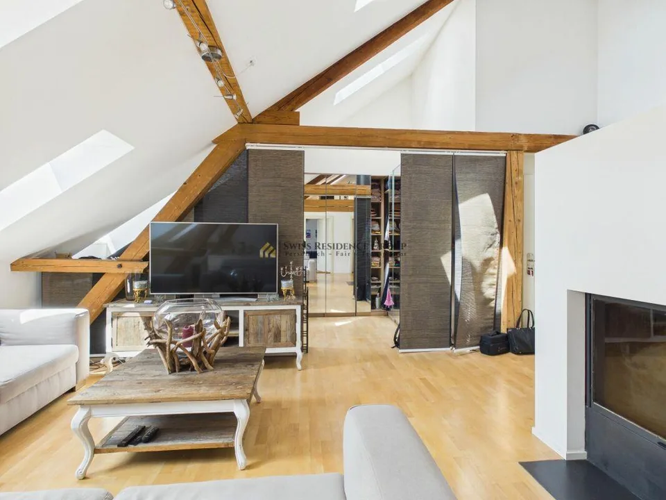 Exklusives Wohnen mit Galerie, Cheminée und Zürichsee in Gehdistanz