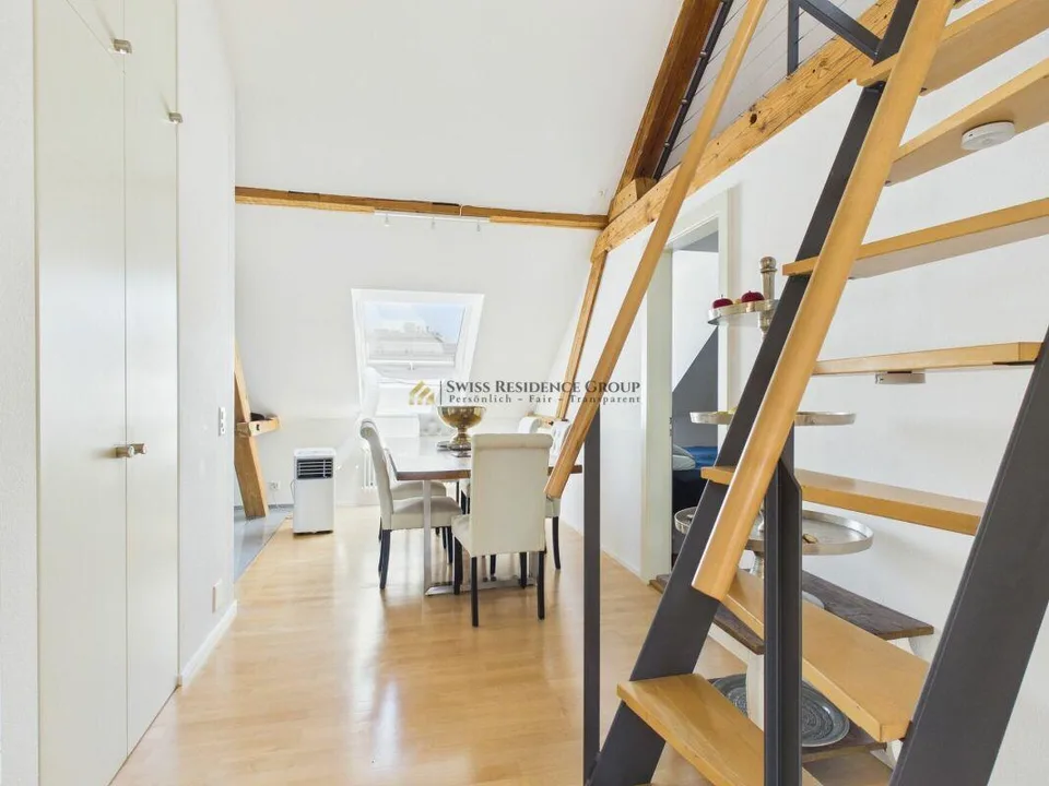 Exklusives Wohnen mit Galerie, Cheminée und Zürichsee in Gehdistanz