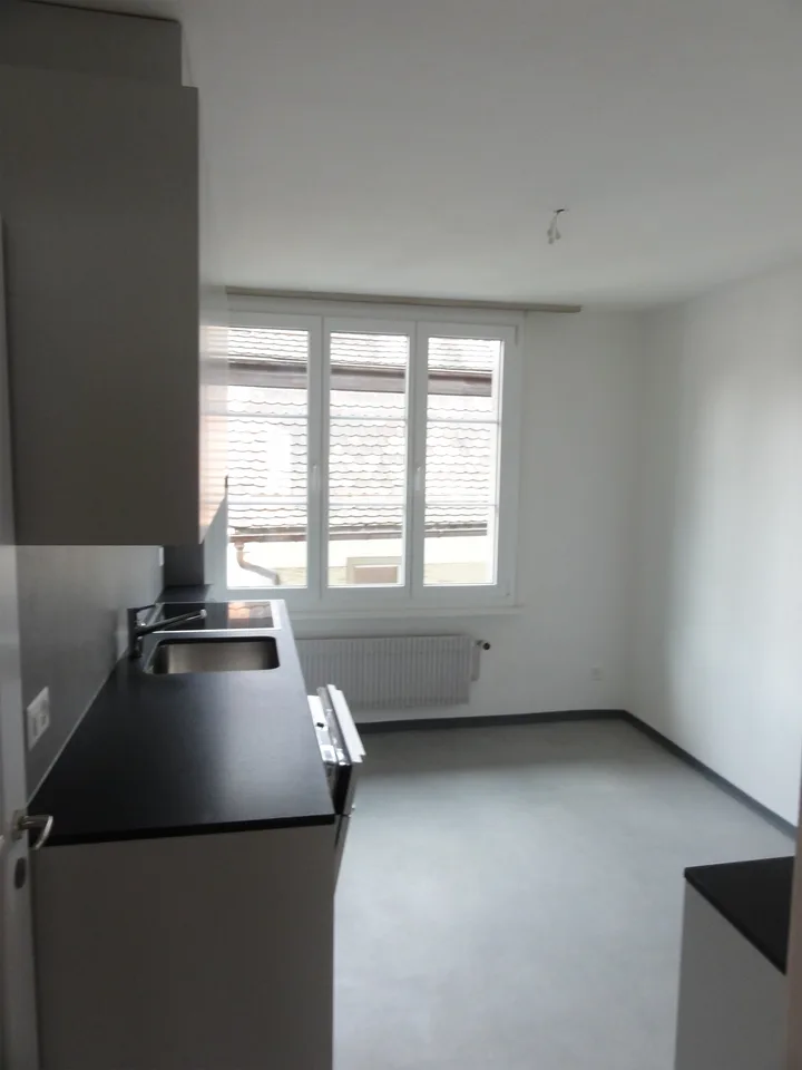 heimelige Wohnung mitten im Städtli mit neuwertiger Küche und Bad