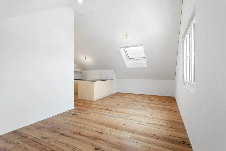 Moderne 2.5-Zimmer-Dachwohnung mit hochwertigem Ausbau und viel Charme