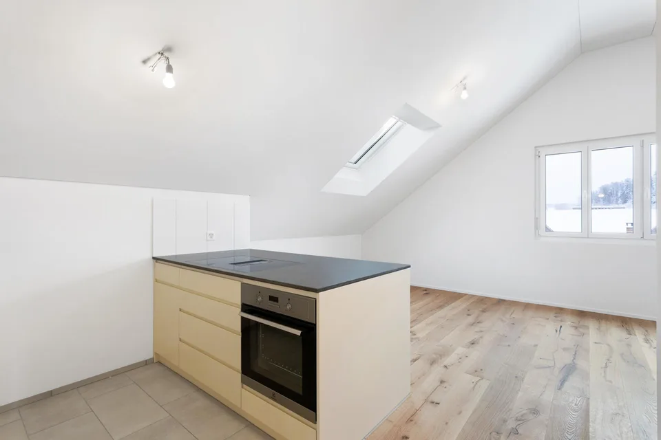 Moderne 2.5-Zimmer-Dachwohnung mit hochwertigem Ausbau und viel Charme