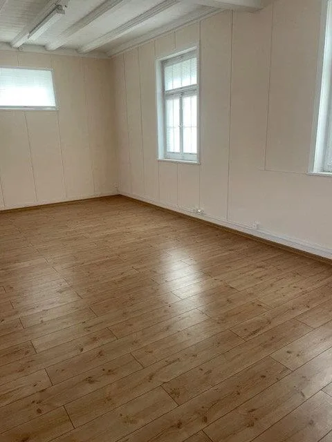 Schönes, grosszügiges Atelier mit separatem Eingang zu vermieten