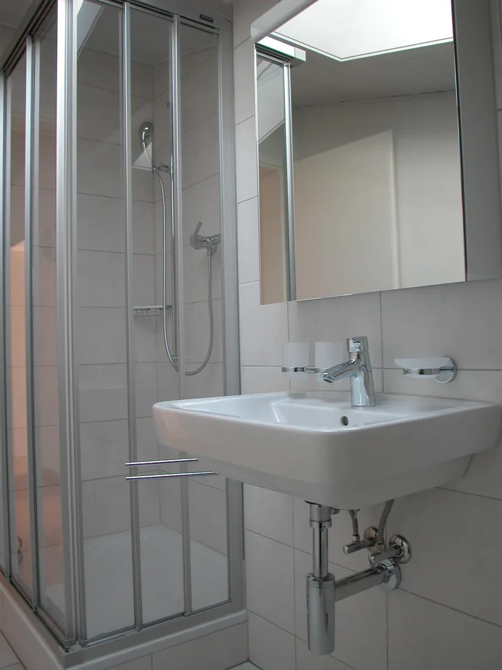 Helle, moderne 3.5-Zimmerwohnung im Dachstock mit Cheminée Ofen – photo 6 of 12