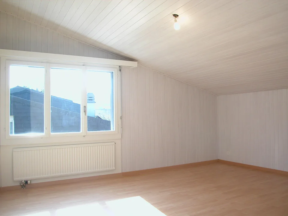 Helle, moderne 3.5-Zimmerwohnung im Dachstock mit Cheminée Ofen – photo 9 of 12