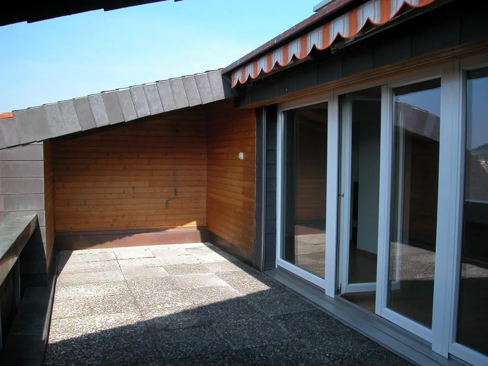 Helle, moderne 3.5-Zimmerwohnung im Dachstock mit Cheminée Ofen – photo 12 of 12