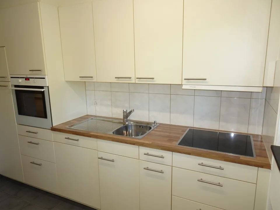 3.5 Zi.-Wohnung mit eigenem sonnigen Garten (50m2); Lift