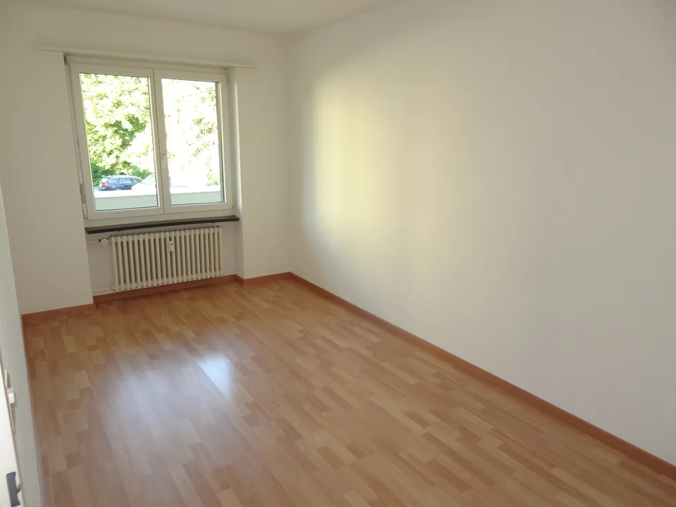 3.5 Zi.-Wohnung mit eigenem sonnigen Garten (50m2); Lift