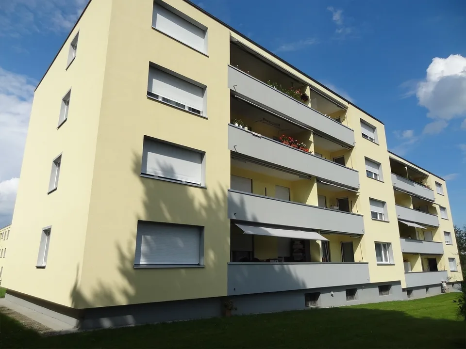 3.5 Zi.-Wohnung mit eigenem sonnigen Garten (50m2); Lift