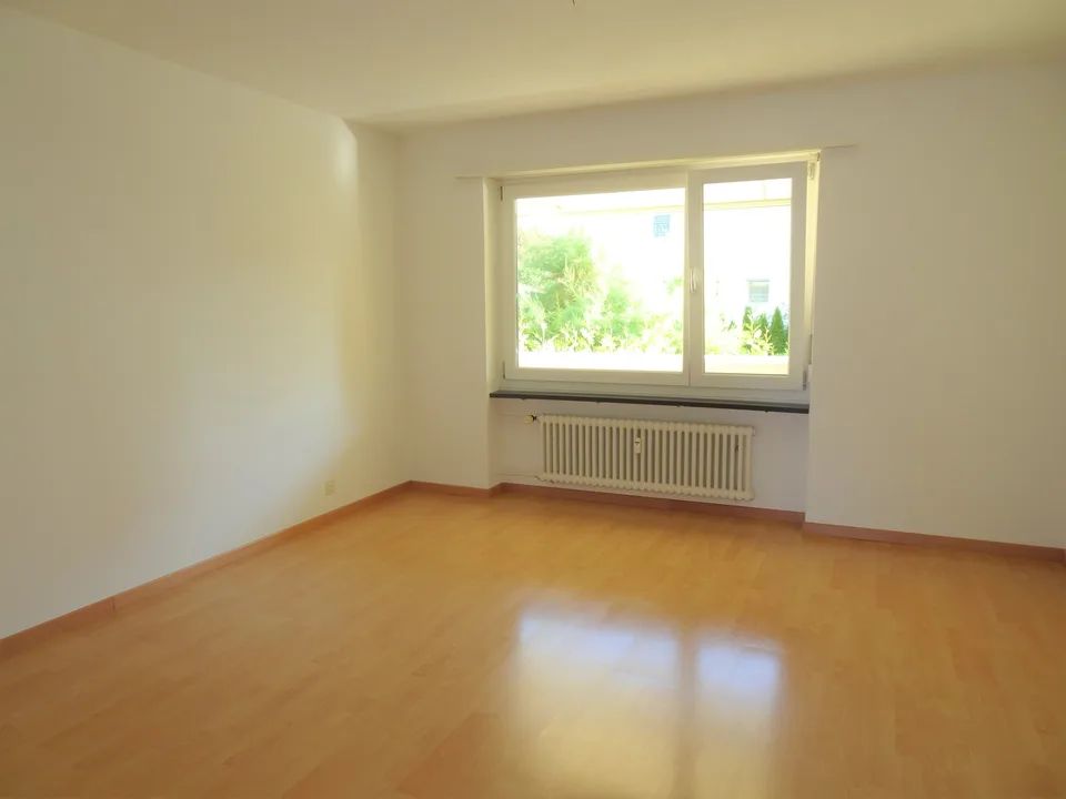 3.5 Zi.-Wohnung mit eigenem sonnigen Garten (50m2); Lift