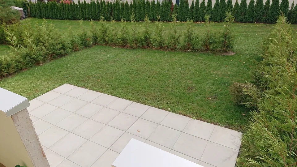 3.5 Zi.-Wohnung mit eigenem sonnigen Garten (50m2); Lift