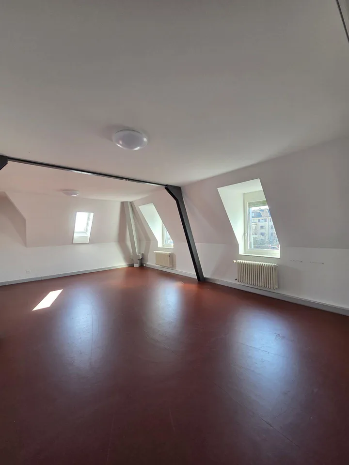 Zentrale, helle Büro- & Gewerbeflächen direkt beim Bahnhof Bülach