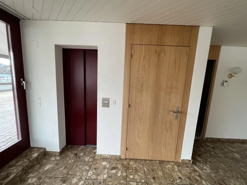 Grosse Attikawohnung mit Blick auf die Aare in kleinem Gewerbehaus – foto 6 di 13