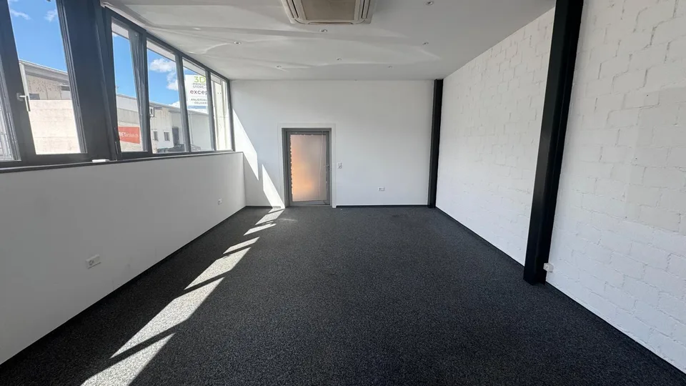 Büro- und Gewerbefläche im Erdgeschoss zu vermieten