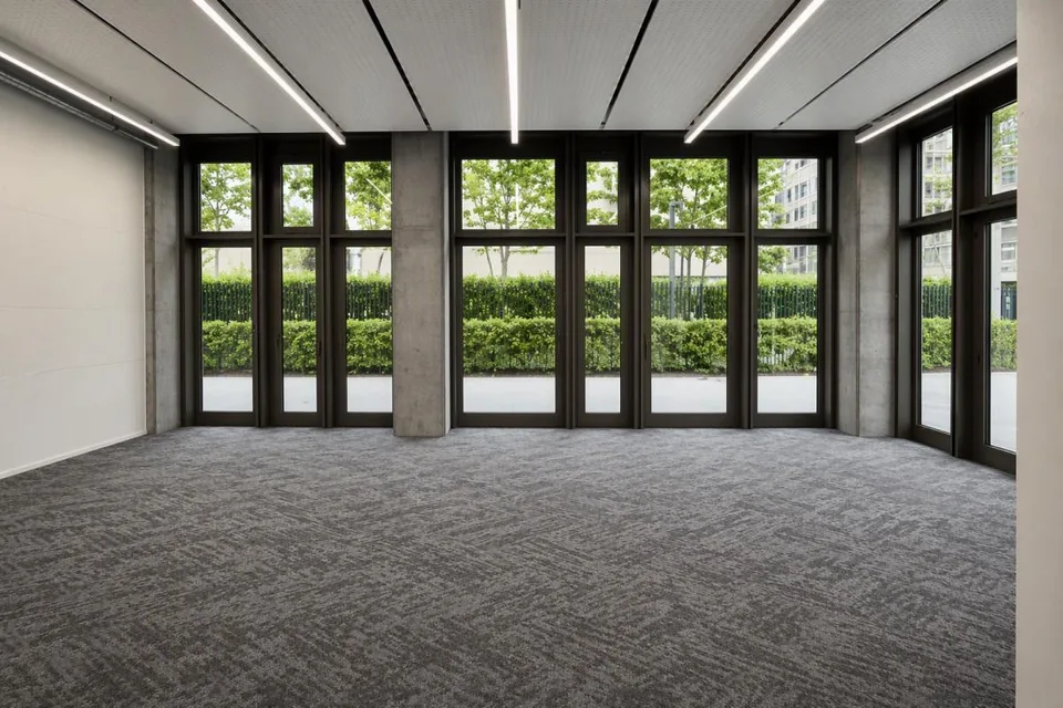Arbeiten mit Weitblick: Ausgebaute Bürofläche im Gartenhochhaus Agl... – Foto 16 von 17