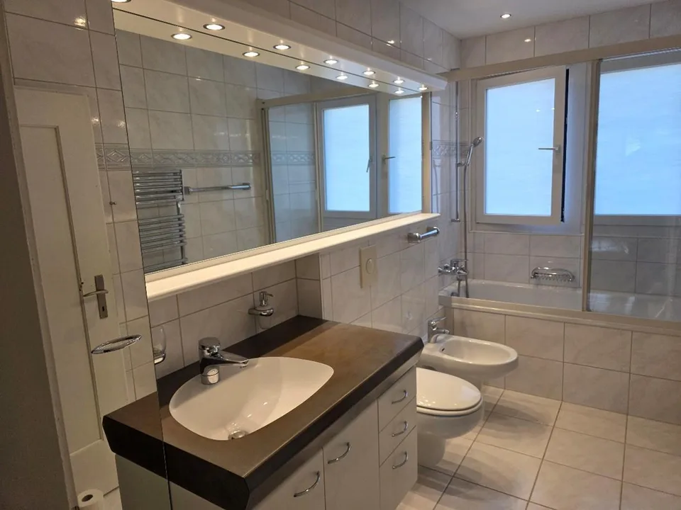 4.5 Zimmer Wohnung im 2-Familien-Haus mit Garten und Sitzplatz