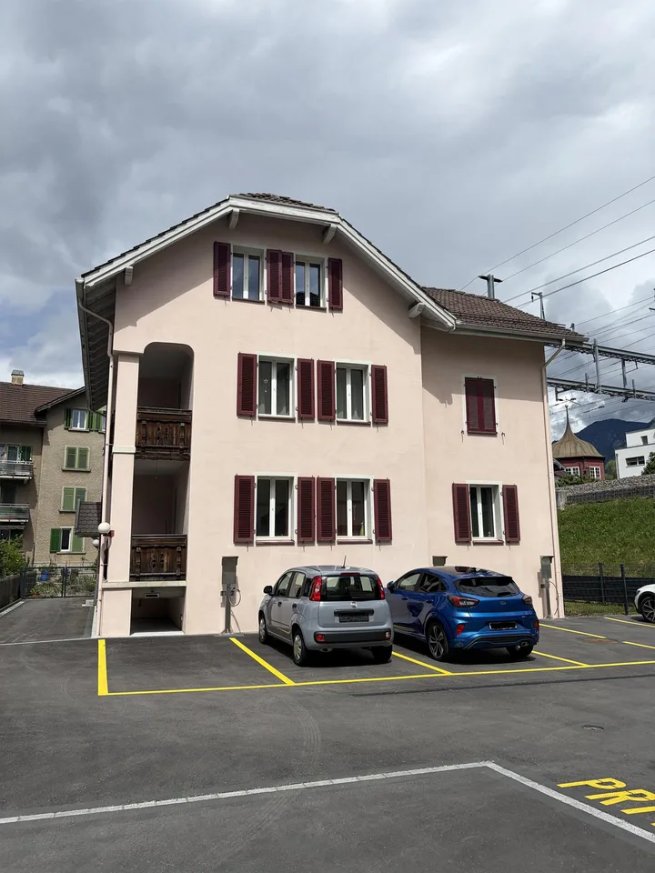 ungedeckter Parkplatz