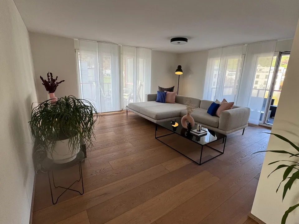 helle 4 1/2 Zimmer-Wohnung