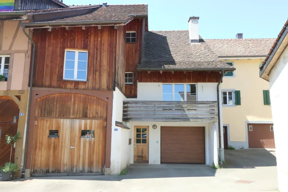 Städtliwohnung mit grosser Terrasse und wunderschönen Sichtbalken