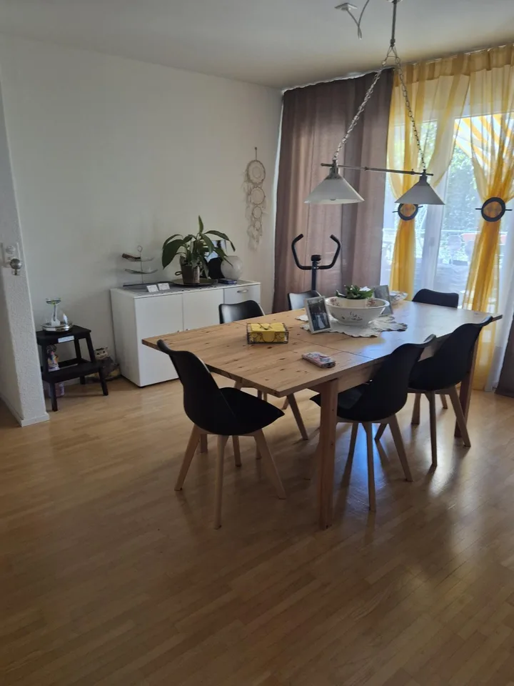 3.5 Zimmer Wohnung zentral mit grossem Sitzplatz