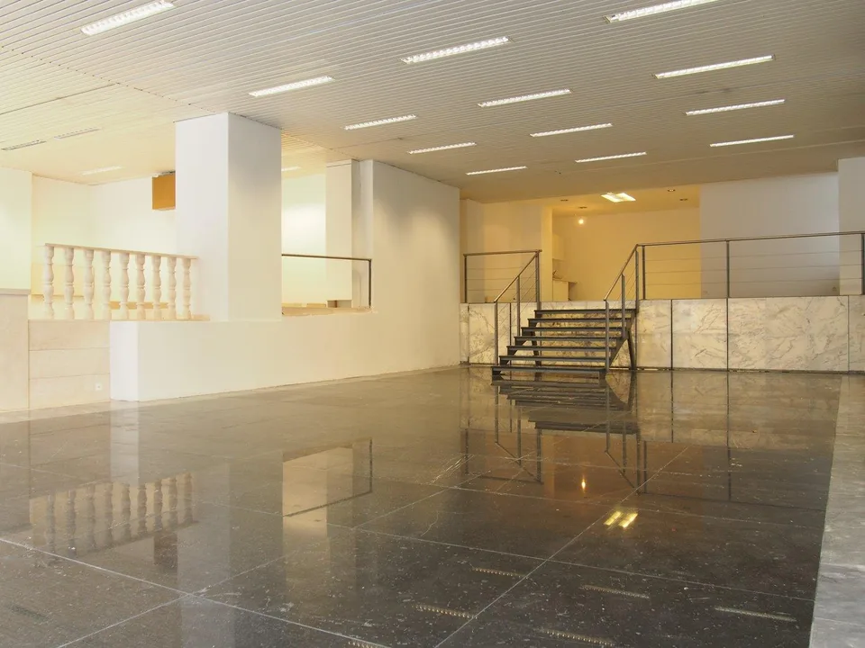 253 m² Gewerbefläche mit hoher Sichtbarkeit in Zürich-Oerlikon
