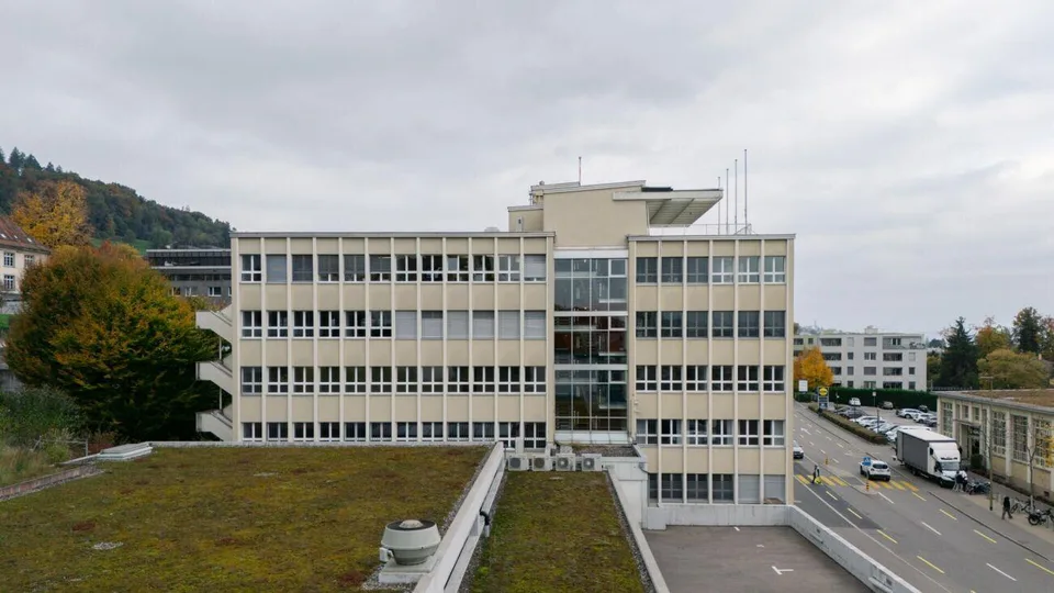 Horgen: Ausgebautes Büro Plug and Play