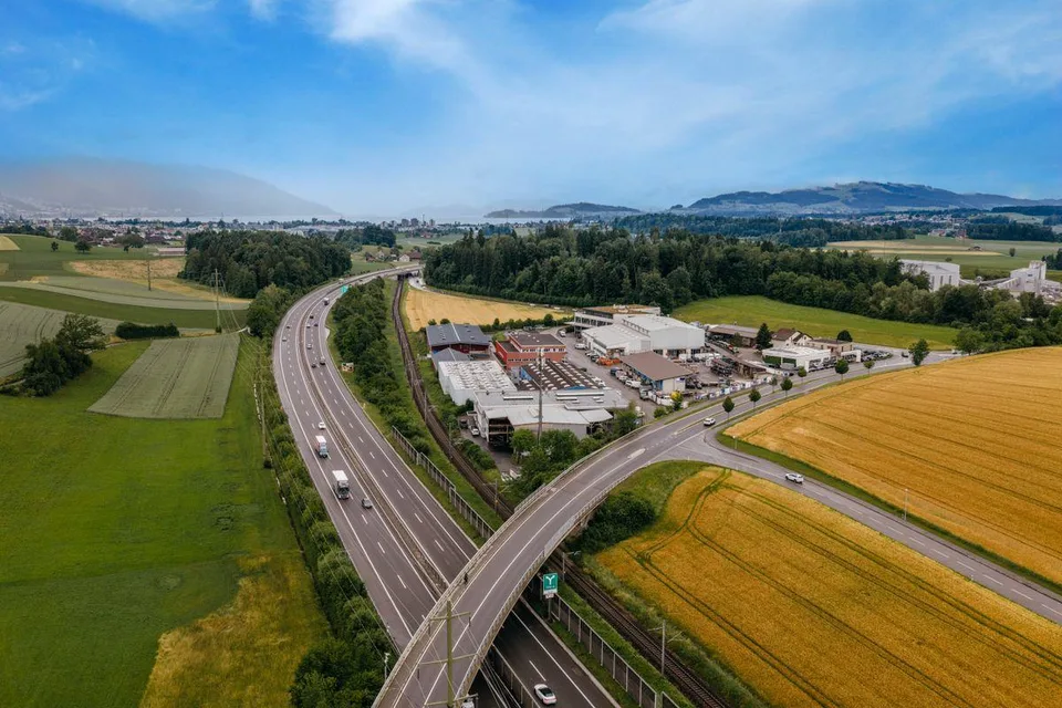 Attraktive Gewerbe- und Lagerflächen an Top-Verkehrslage zwischen Z...