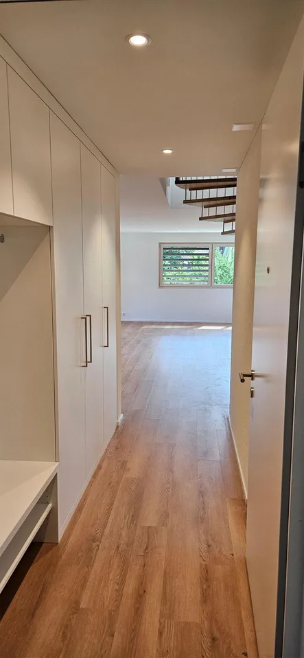 Moderne 2.5-Zimmer-Maisonette-Wohnung (92 m²) im Herzen von Marbach