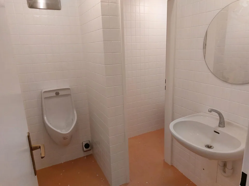 Geräumiger Gewerberaum / Vereinsraum / Hobbyraum mit WC Anlage (M/W)