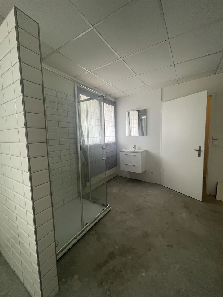 430 m2 Gewerbegebäude zu vermieten (UG - EG - OG)