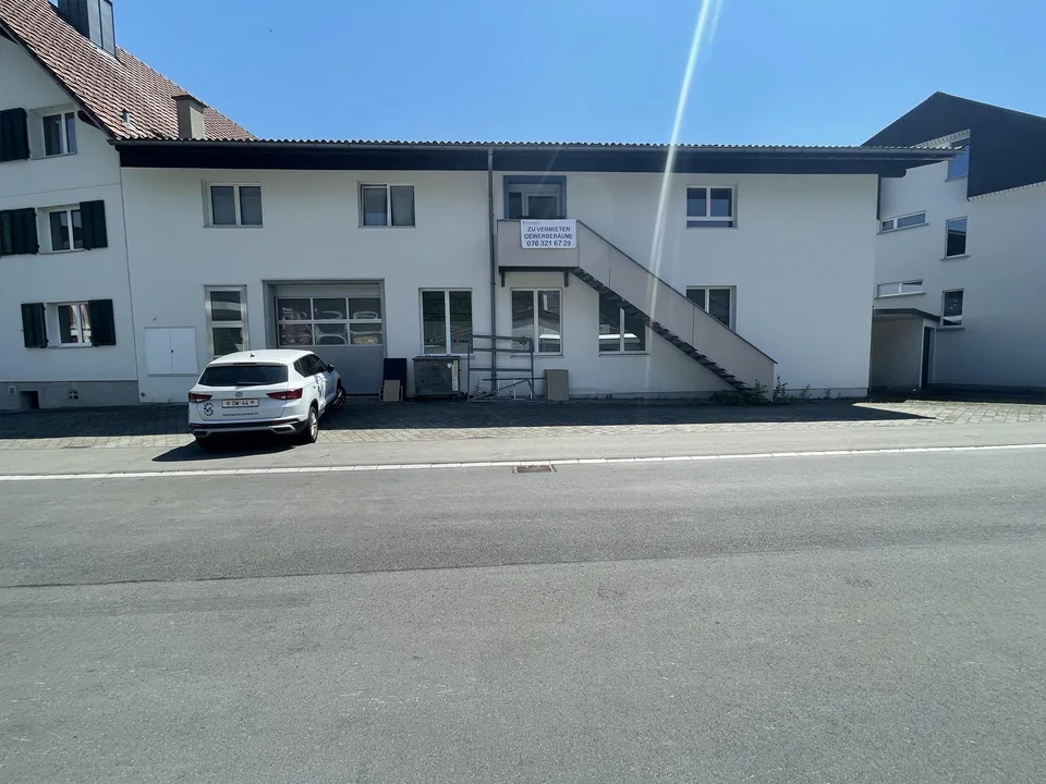 430 m2 Gewerbegebäude zu vermieten (UG - EG - OG)