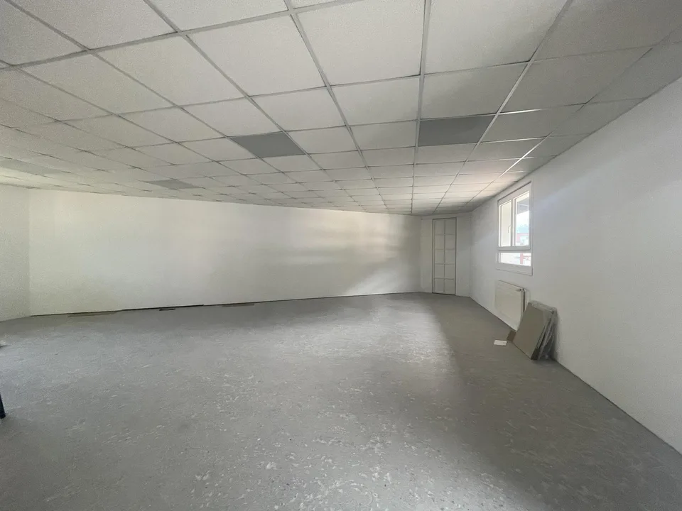 430 m2 Gewerbegebäude zu vermieten (UG - EG - OG)