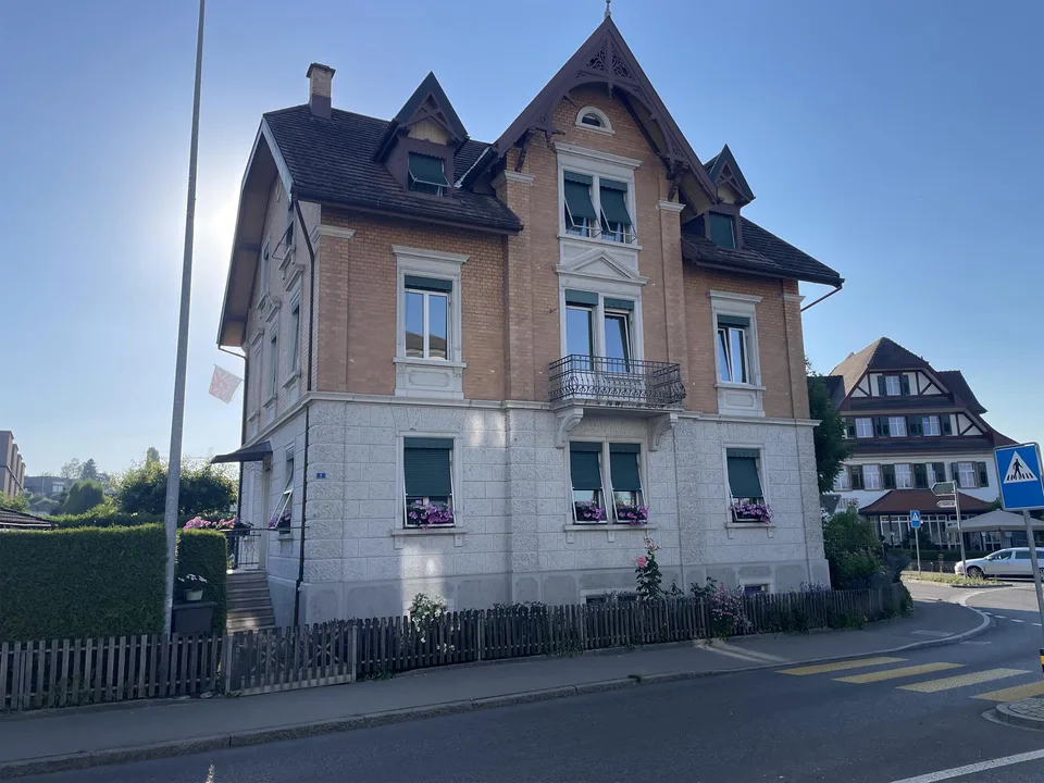 4 Zimmerwohnung in 3-Familienhaus