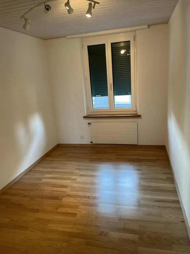 4 Zimmerwohnung in 3-Familienhaus