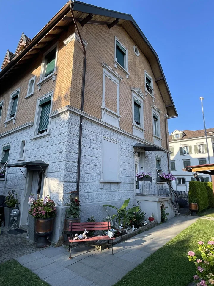 4 Zimmerwohnung in 3-Familienhaus