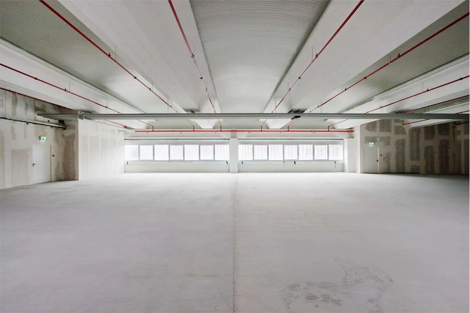Ampio Spazio commerciale di 784 m²