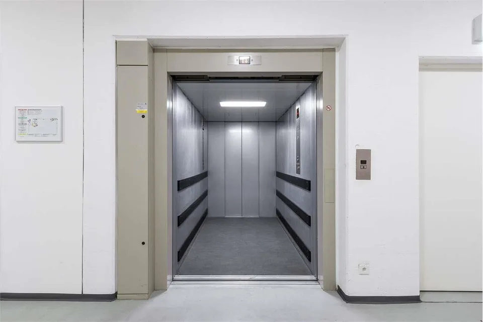 Ampio Spazio commerciale di 784 m²