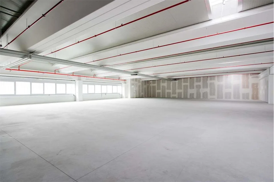 Ampio Spazio commerciale di 784 m²