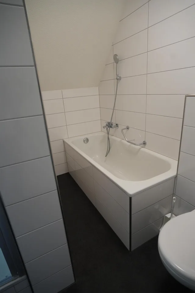 gemütliche 4 Zimmer-Dach-Wohnung mit Balkon ... – Foto 11 von 13